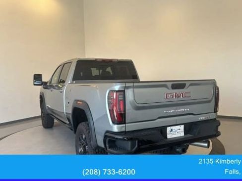 Used 2025 GMC Sierra 2500 AT4X AWD/4WD image 10