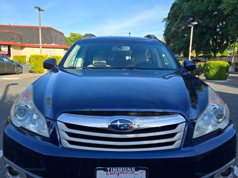 Used 2011 Subaru Outback 2.5i Premium AWD/4WD image 1