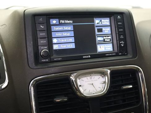 Used 2013 Chrysler Town & Country Touring FWD image 19