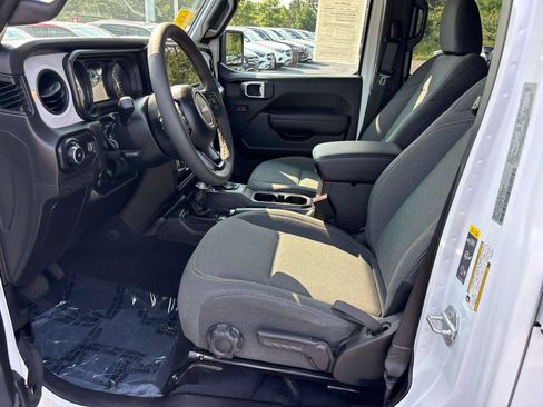 Used 2024 Jeep Wrangler Unlimited Sport AWD/4WD image 11