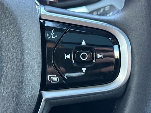 Used 2025 Volvo XC60 B5 Plus image 31