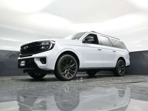 Used 2025 Ford Expedition Max Platinum w/ Stealth Appearance Package image 52