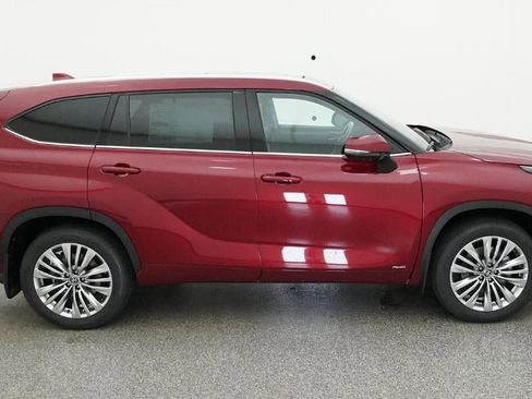New 2026 Toyota Highlander Platinum AWD/4WD image 11