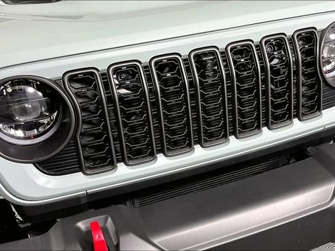 Used 2024 Jeep Wrangler Unlimited Rubicon w/ Technology Group AWD/4WD image 31