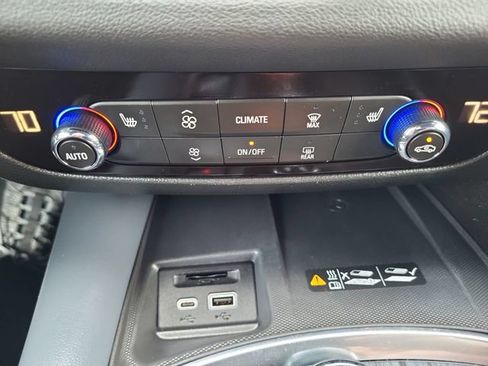 Used 2023 Buick Enclave Essence AWD/4WD image 22