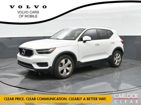 Used 2019 Volvo XC40 T4 Momentum image 1