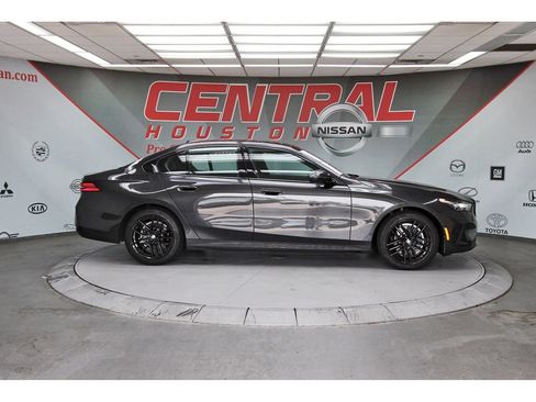 Used 2025 BMW 530i RWD image 5