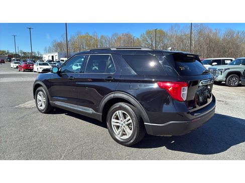 Used 2023 Ford Explorer XLT image 5