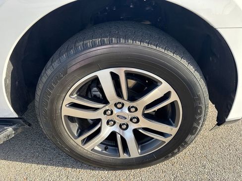 Used 2024 Ford Expedition Limited image 11