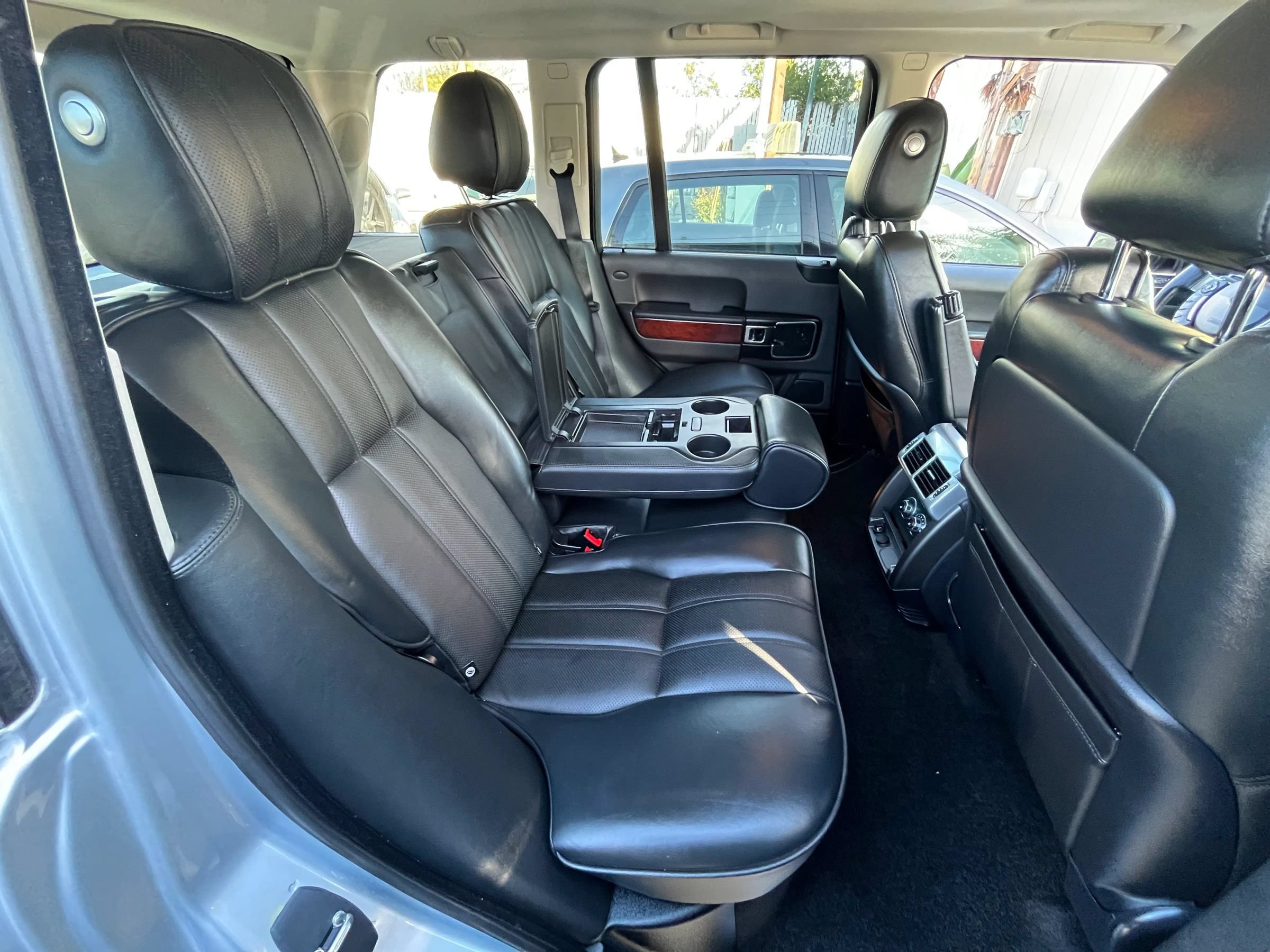 Used 2011 Land Rover Range Rover HSE LUX AWD/4WD image 17