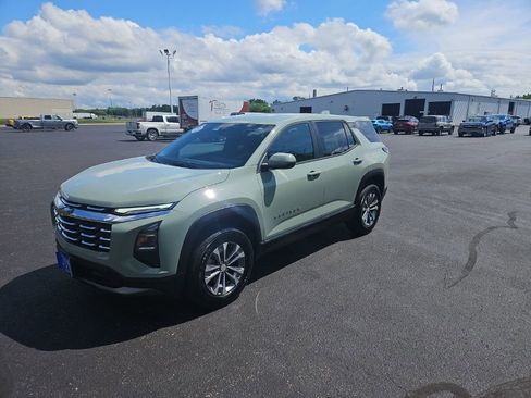 Used 2025 Chevrolet Equinox LT FWD image 3