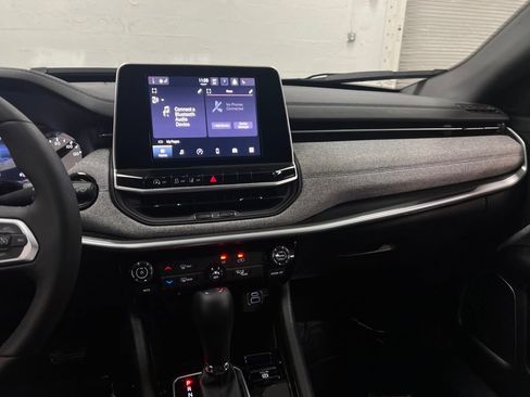 Used 2025 Jeep Compass Latitude AWD/4WD image 19