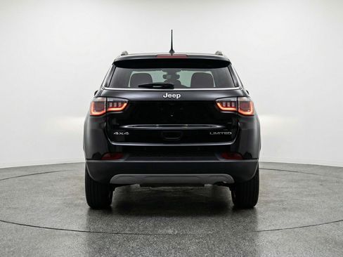 Used 2025 Jeep Compass Latitude AWD/4WD image 7
