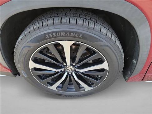 Used 2021 Toyota Highlander XSE AWD/4WD image 9