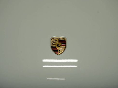 Certified 2025 Porsche Macan AWD/4WD image 29