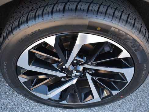 Used 2023 Mitsubishi Outlander SE image 25