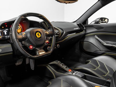 Used 2018 Ferrari 488 GTB image 9