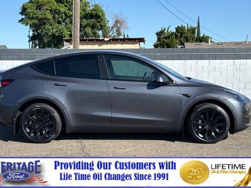 Used 2023 Tesla Model Y Long Range AWD/4WD image 3