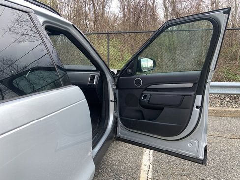 Used 2023 Land Rover Discovery S R-Dynamic image 17