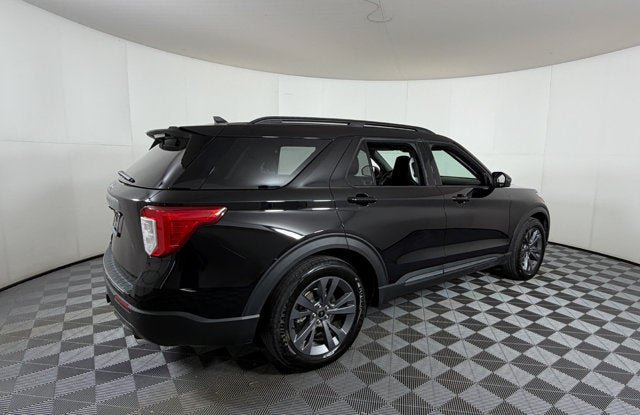 Certified 2023 Ford Explorer XLT w/ Equipment Group 202A RWD image 4