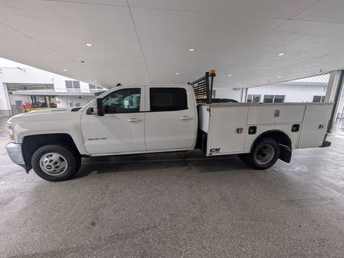 Used 2018 Chevrolet Silverado 3500 LT AWD/4WD image 4
