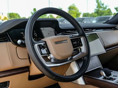New 2026 Land Rover Range Rover Long Wheelbase SE AWD/4WD image 18