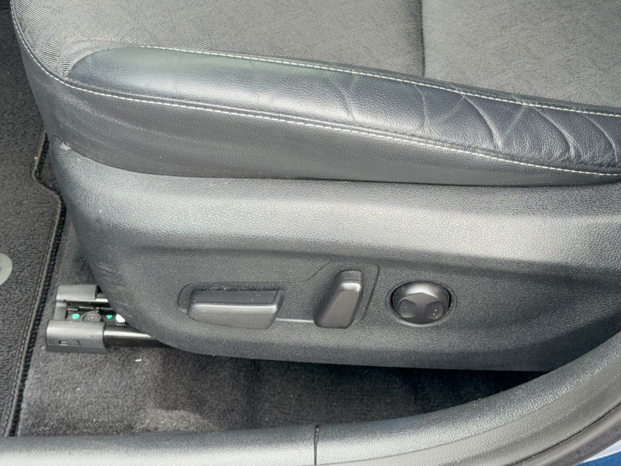 Used 2018 Kia Niro EX FWD image 16