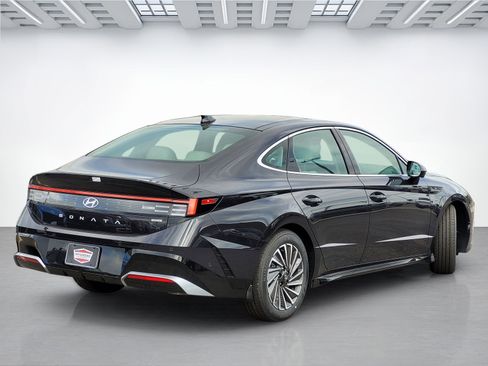 New 2025 Hyundai Sonata Limited image 5