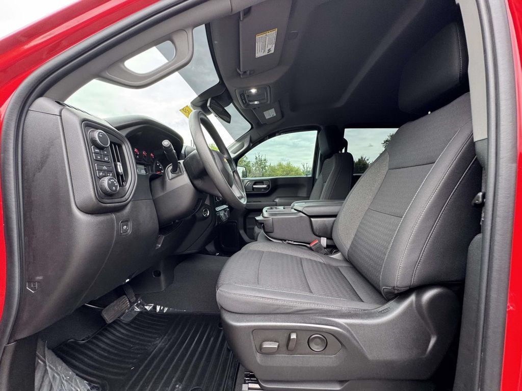 Used 2022 Chevrolet Silverado 1500 Custom w/ LPO, Dark Essentials Package AWD/4WD image 13