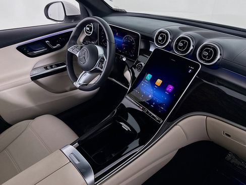 Certified 2025 Mercedes-Benz GLC 300 image 17
