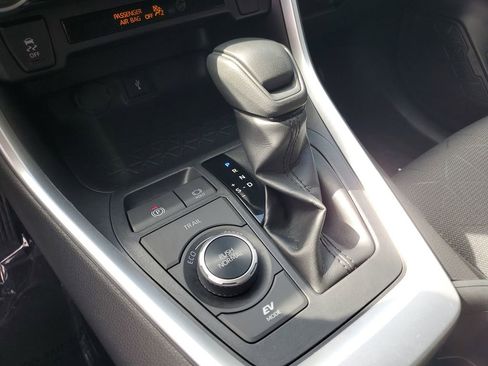 Used 2022 Toyota RAV4 XLE image 23