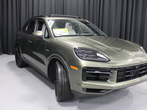 New 2026 Porsche Cayenne E-Hybrid image 13