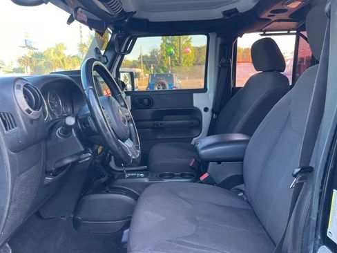 Used 2017 Jeep Wrangler Unlimited Sport w/ Connectivity Group AWD/4WD image 7