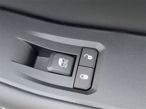 New 2025 Jeep Grand Cherokee Altitude image 32