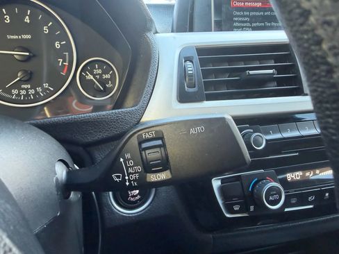 Used 2018 BMW 320i 320i Sedan 4D image 15