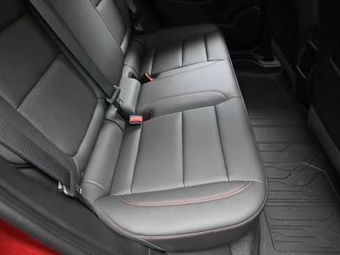 Used 2025 Chevrolet Trax RS FWD image 28