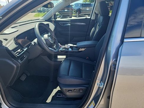 Used 2025 Buick Envision Preferred AWD/4WD image 19
