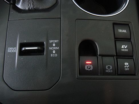 Used 2023 Toyota Highlander Bronze Edition image 19