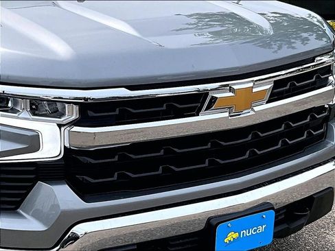 Used 2024 Chevrolet Silverado 1500 LT AWD/4WD image 31