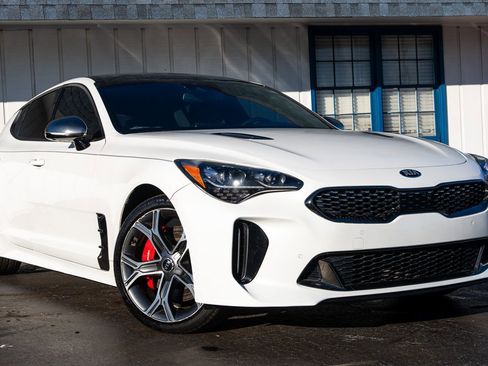 Used 2019 Kia Stinger GT2 image 7