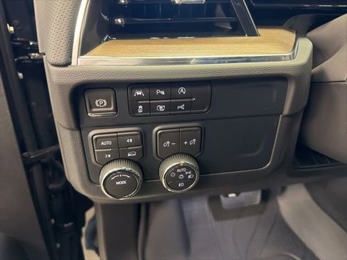 Used 2025 Chevrolet Tahoe High Country AWD/4WD image 17
