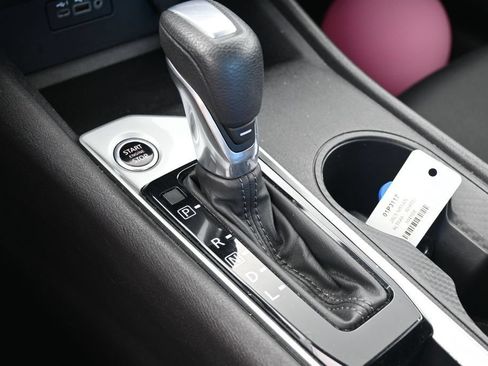 Used 2025 Nissan Altima 2.5 SV FWD image 21