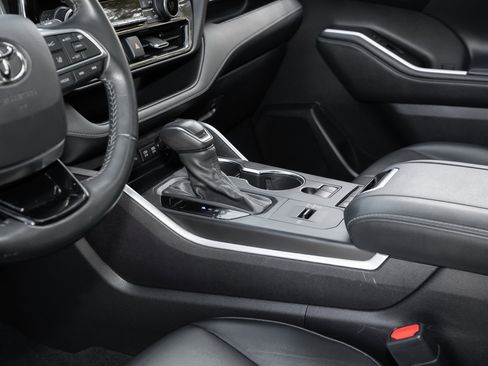 Used 2021 Toyota Highlander XSE image 37