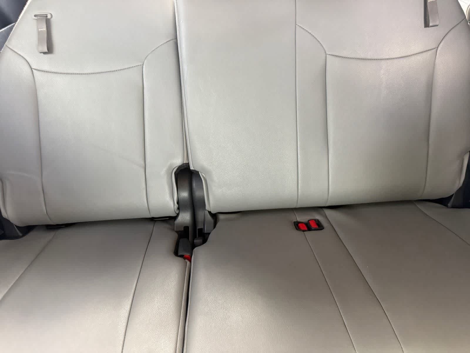 Used 2025 Toyota Sienna XLE FWD image 28