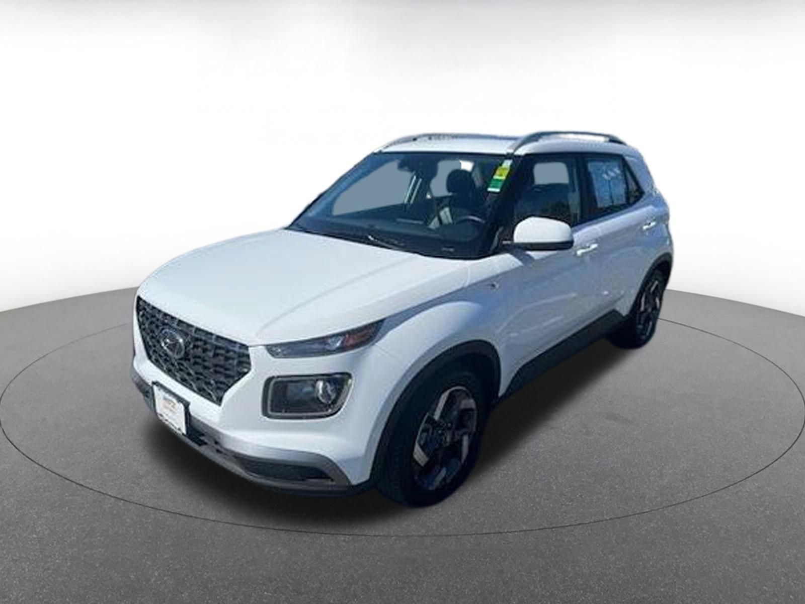 Used 2025 Hyundai Venue SEL FWD image 2
