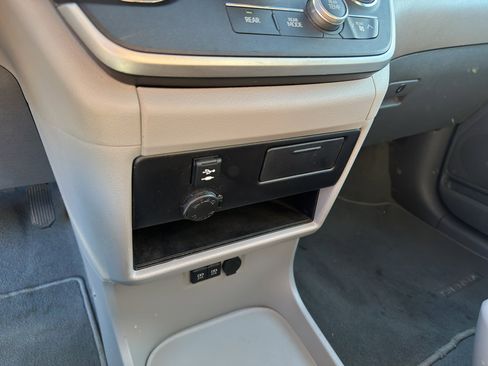 Used 2020 Toyota Sienna L image 26