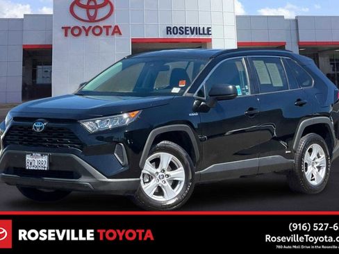 Used 2021 Toyota RAV4 LE AWD/4WD image 1