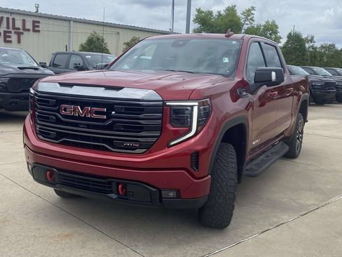 Used 2024 GMC Sierra 1500 AT4 w/ AT4 Preferred Package AWD/4WD image 3