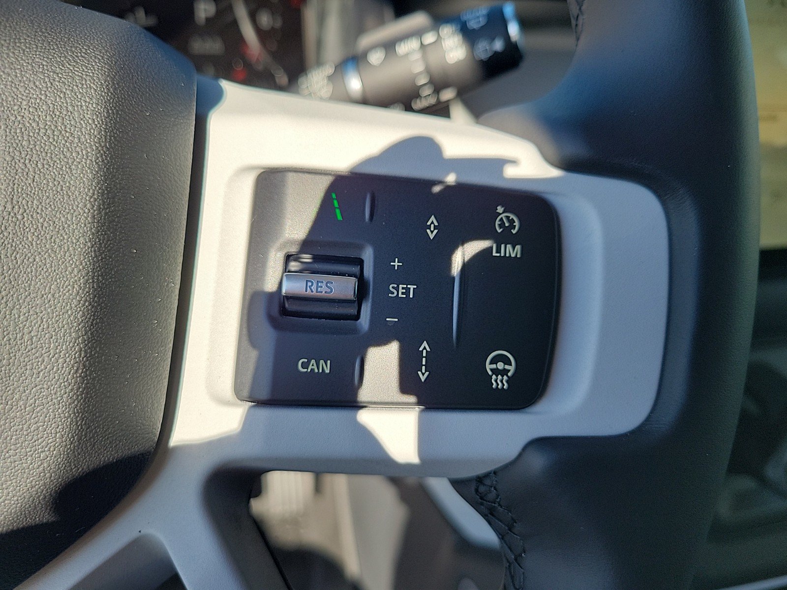 Certified 2025 Land Rover Defender 110 X-Dynamic SE AWD/4WD image 29