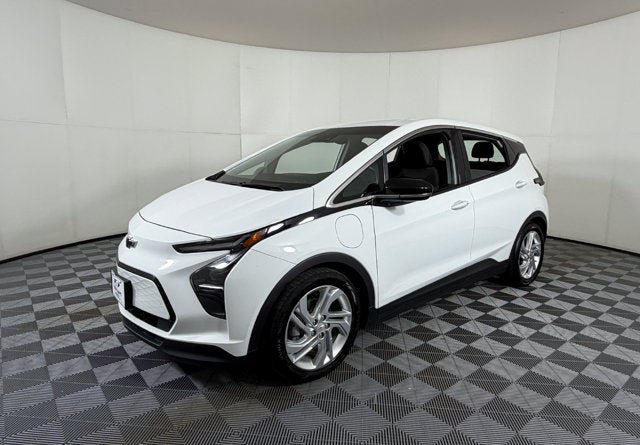 Used 2022 Chevrolet Bolt LT FWD image 2